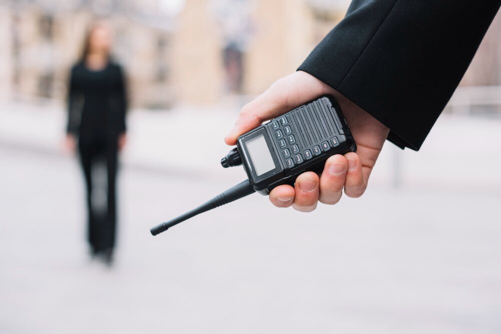 Using Handheld Radio Two-Way Radios: Your Essential Guide to Dos, Don'ts, and Must-Knows ...